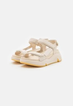 ECCO Chunky- Sandalen Met Plateauzool - Beige 10 ECCO Chunky- Sandalen Met Plateauzool - Beige -Ecco Winkel 2d2918b6a74f40dd8e091c58f926b409