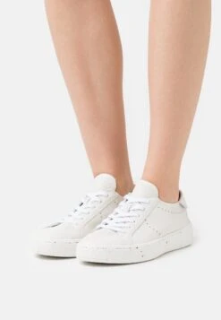 ECCO Street Tray- Sneakers Laag - White