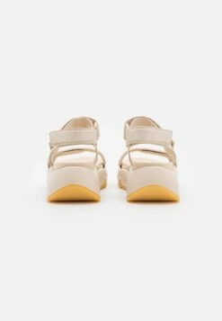 ECCO Chunky- Sandalen Met Plateauzool - Beige 11 ECCO Chunky- Sandalen Met Plateauzool - Beige -Ecco Winkel c60d4a9585ff43489d9260dcd5b40ccc