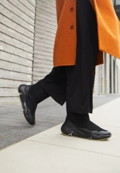 ECCO Chunky- Enkellaarsjes Met Plateauzool - Black/Black 15 ECCO Chunky- Enkellaarsjes Met Plateauzool - Black/Black -Ecco Winkel d18d552a4c5b468baa4c0c6a9a7aef74