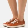 ECCO Sneakers Laag - Cognac 1 ECCO Sneakers Laag - Cognac -Ecco Winkel d1cce063c4a1412599a82b920a94c8ce